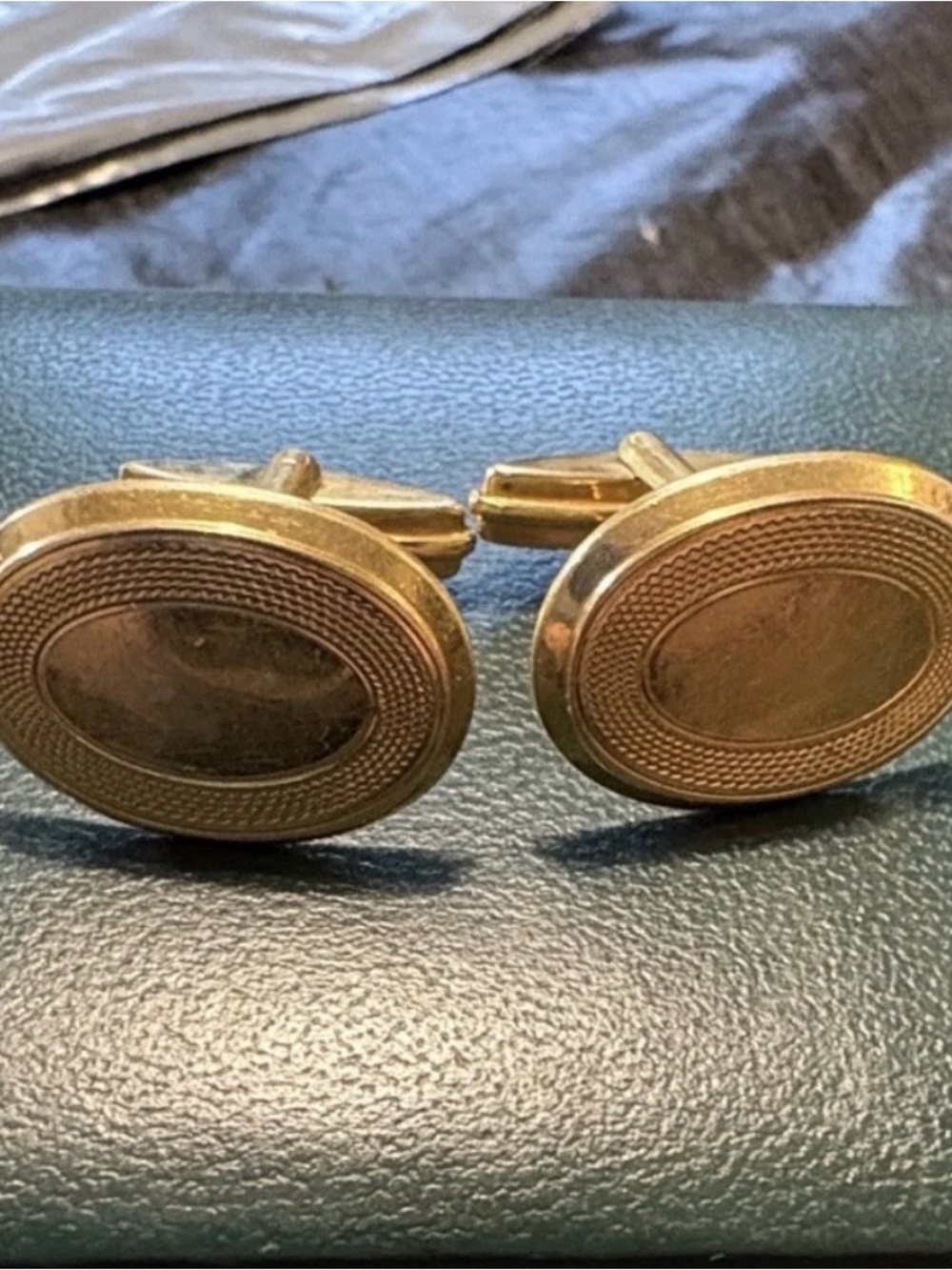 Classic Gold Oval Men's Cufflinks